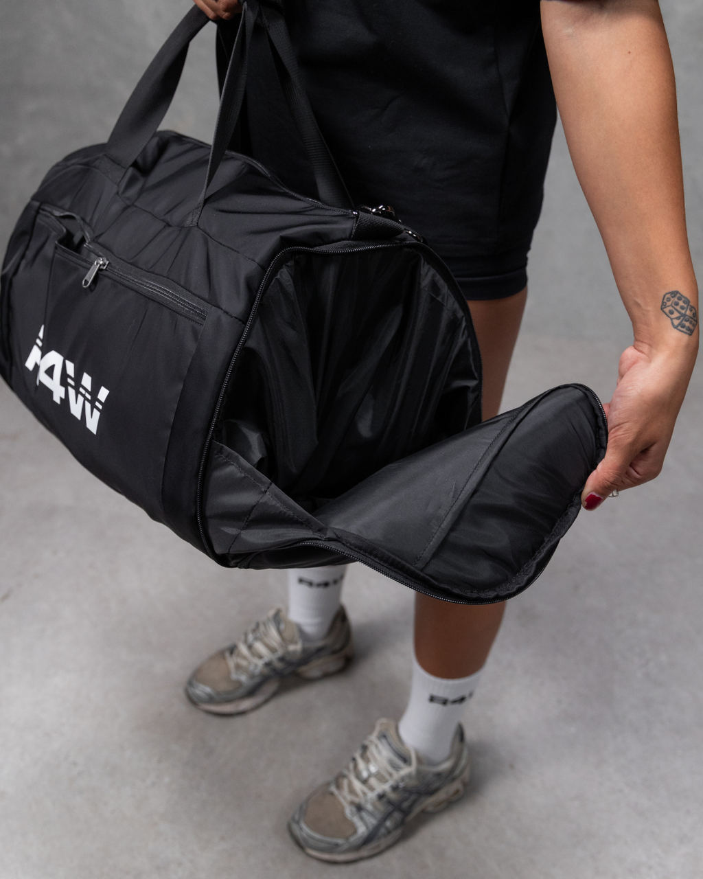 R4W LIMITLESS DUFFLE BAG BLACK