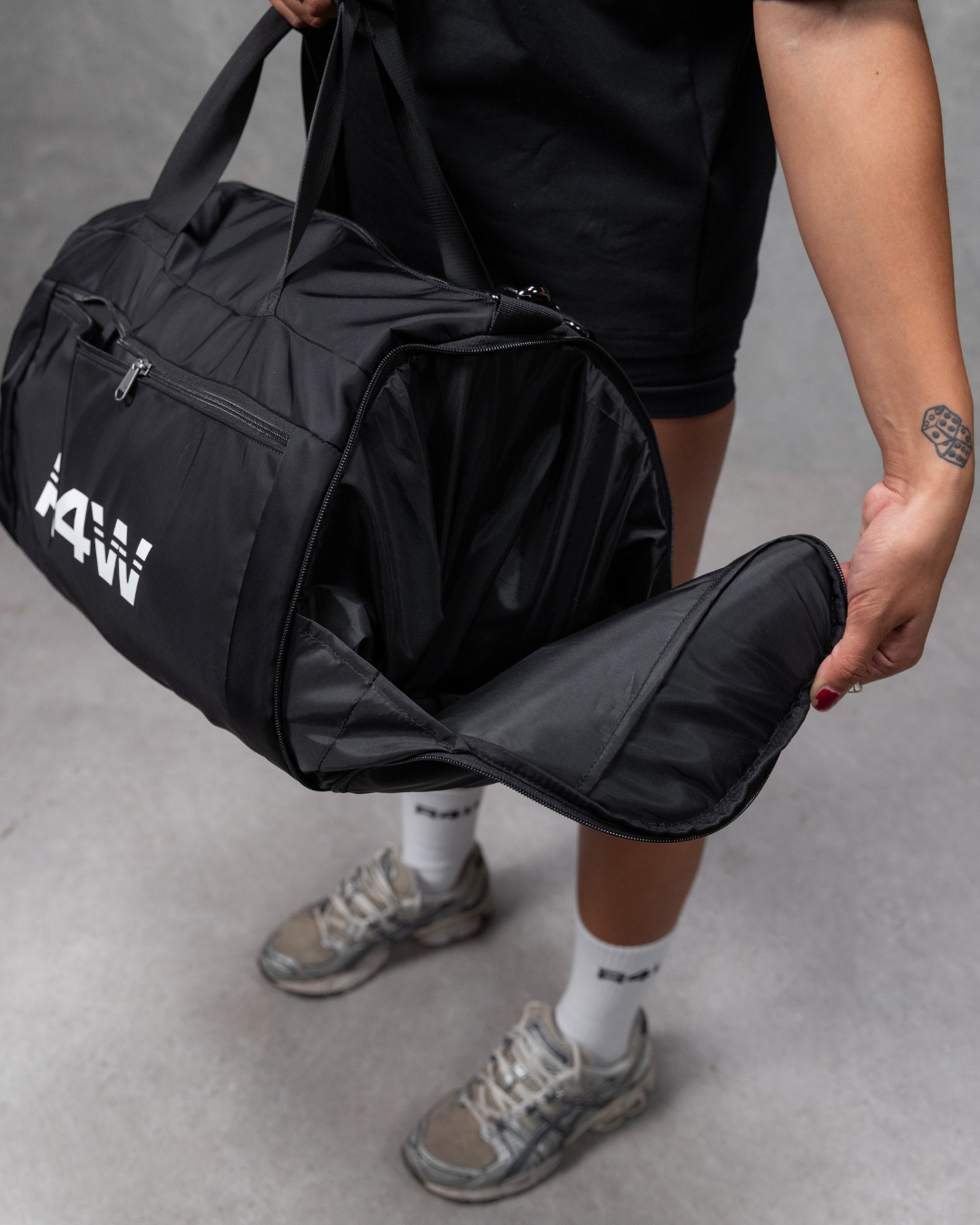R4W LIMITLESS DUFFLE BAG BLACK