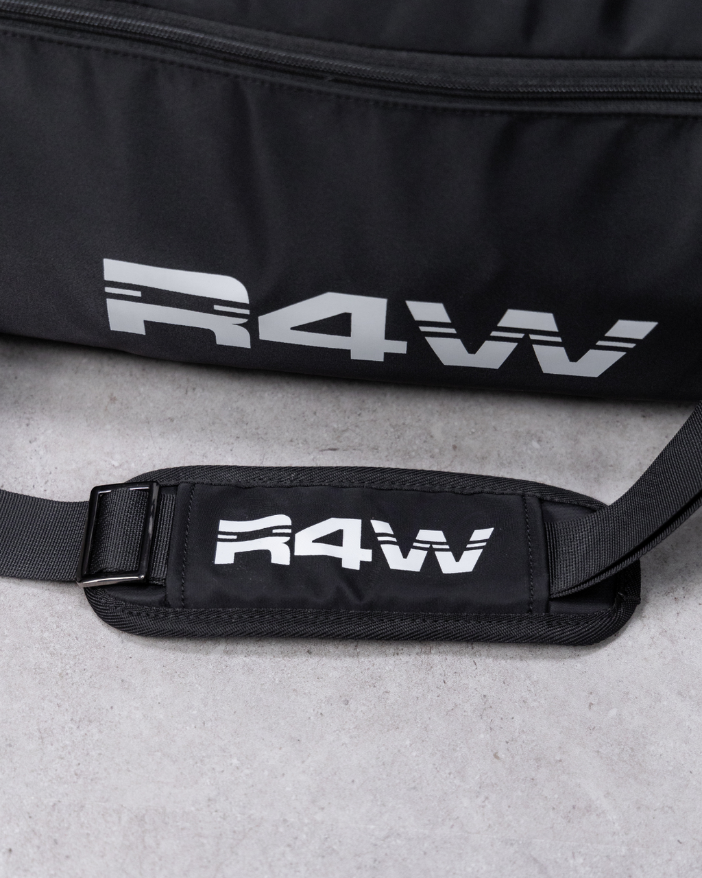 R4W LIMITLESS DUFFLE BAG BLACK
