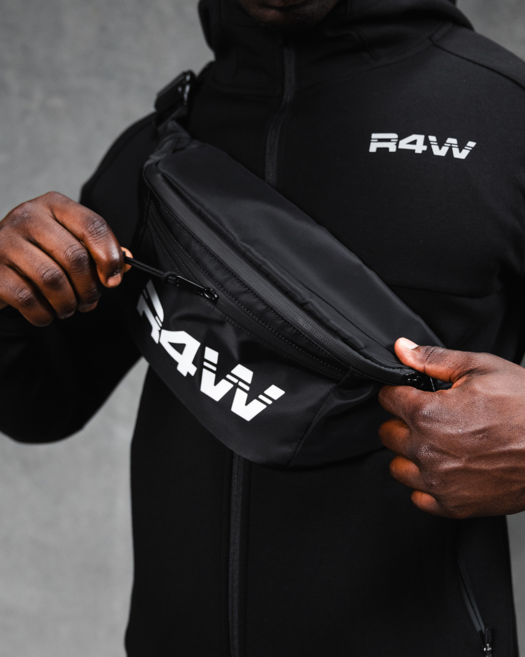 R4W ESSENTIALS BUMBAG BLACK