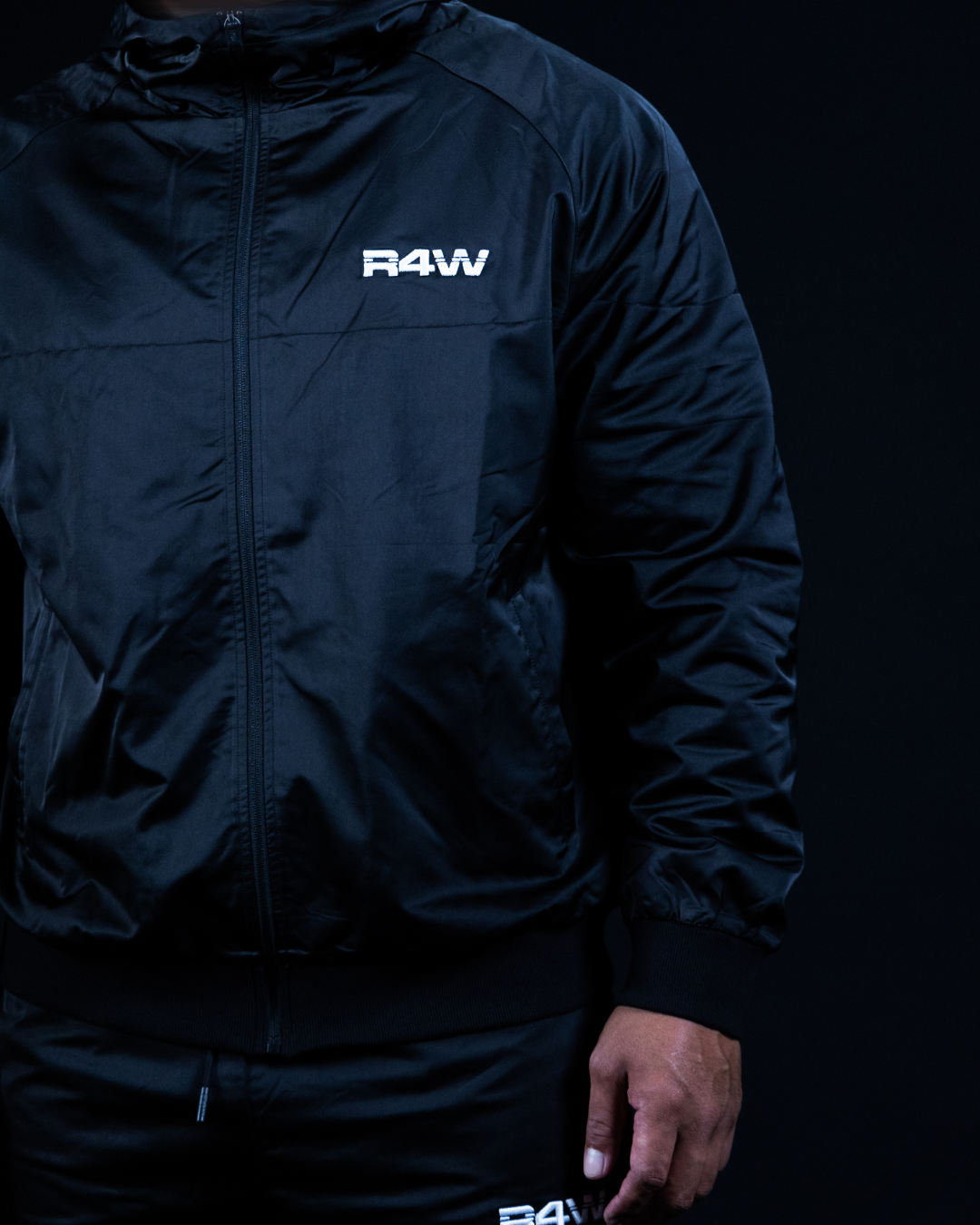 R4W HYDROTECH WINDBREAKER BLACK