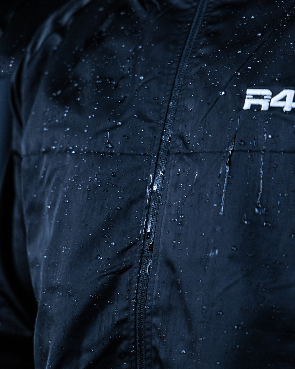 R4W HYDROTECH WINDBREAKER BLACK
