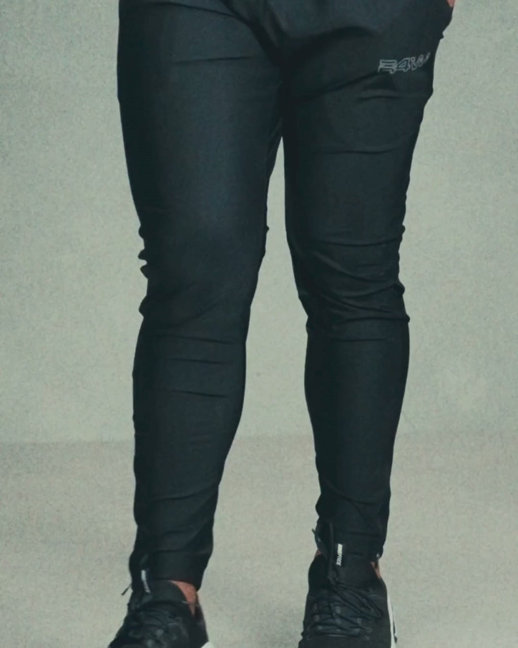 R4W PRO FLEX TRACKPANTS OUTLINE BLACK