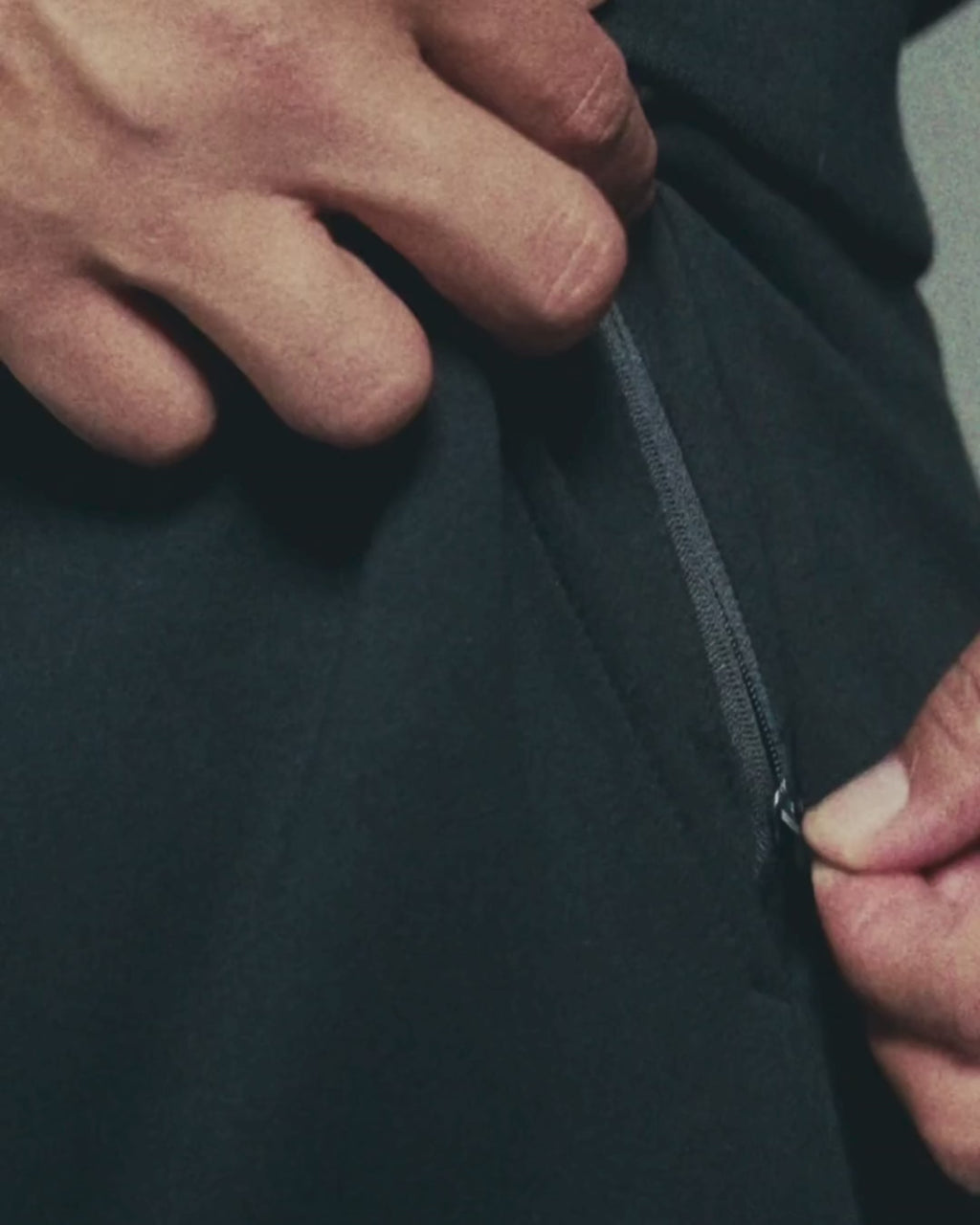 R4W FLEECE TRACKPANTS OUTLINE BLACK